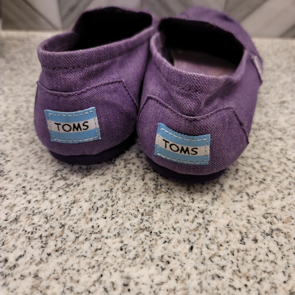 Toms - Picture 2 of 9